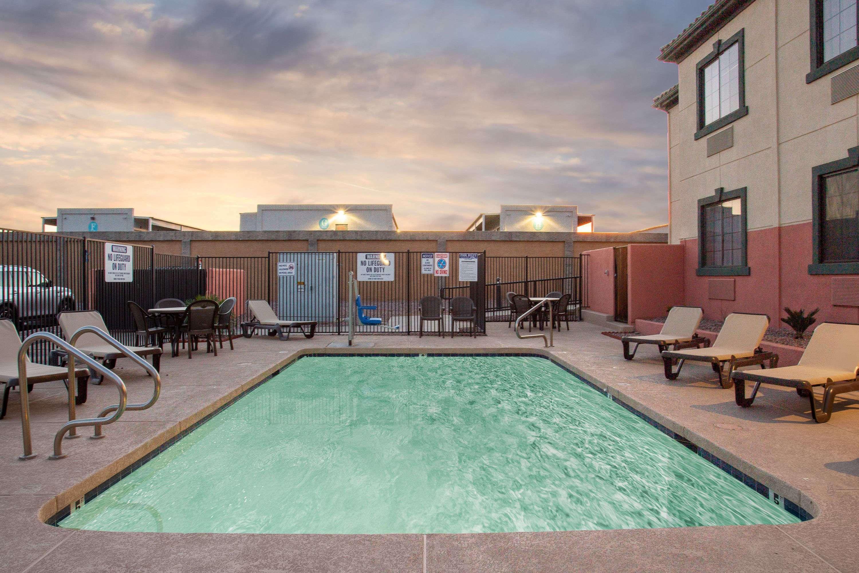 Baymont By Wyndham Phoenix I-10 Near 51St Ave Ngoại thất bức ảnh