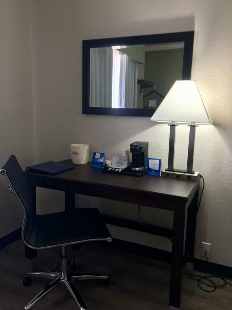 Baymont By Wyndham Phoenix I-10 Near 51St Ave Ngoại thất bức ảnh